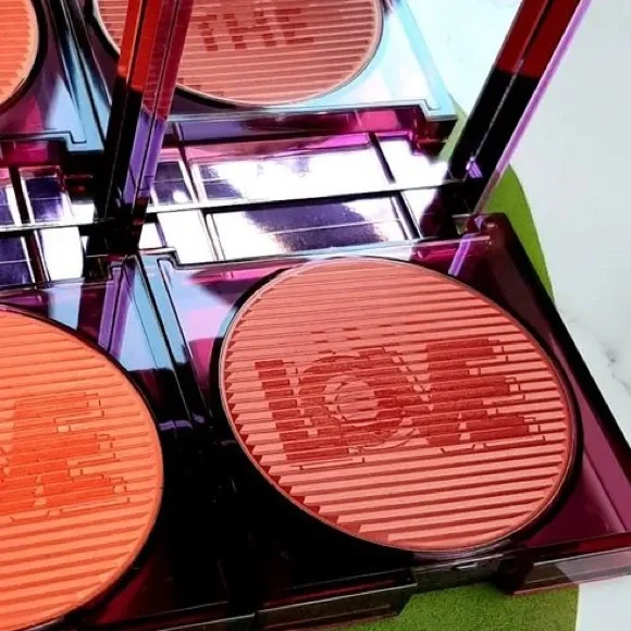 Huda Beauty Love Fest Cream Blush in Burning Cherry BNIB